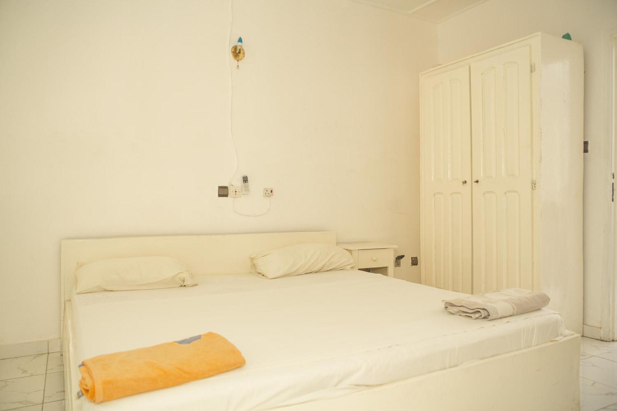 Tahiti Hotel โกโตนู ภายนอก รูปภาพ