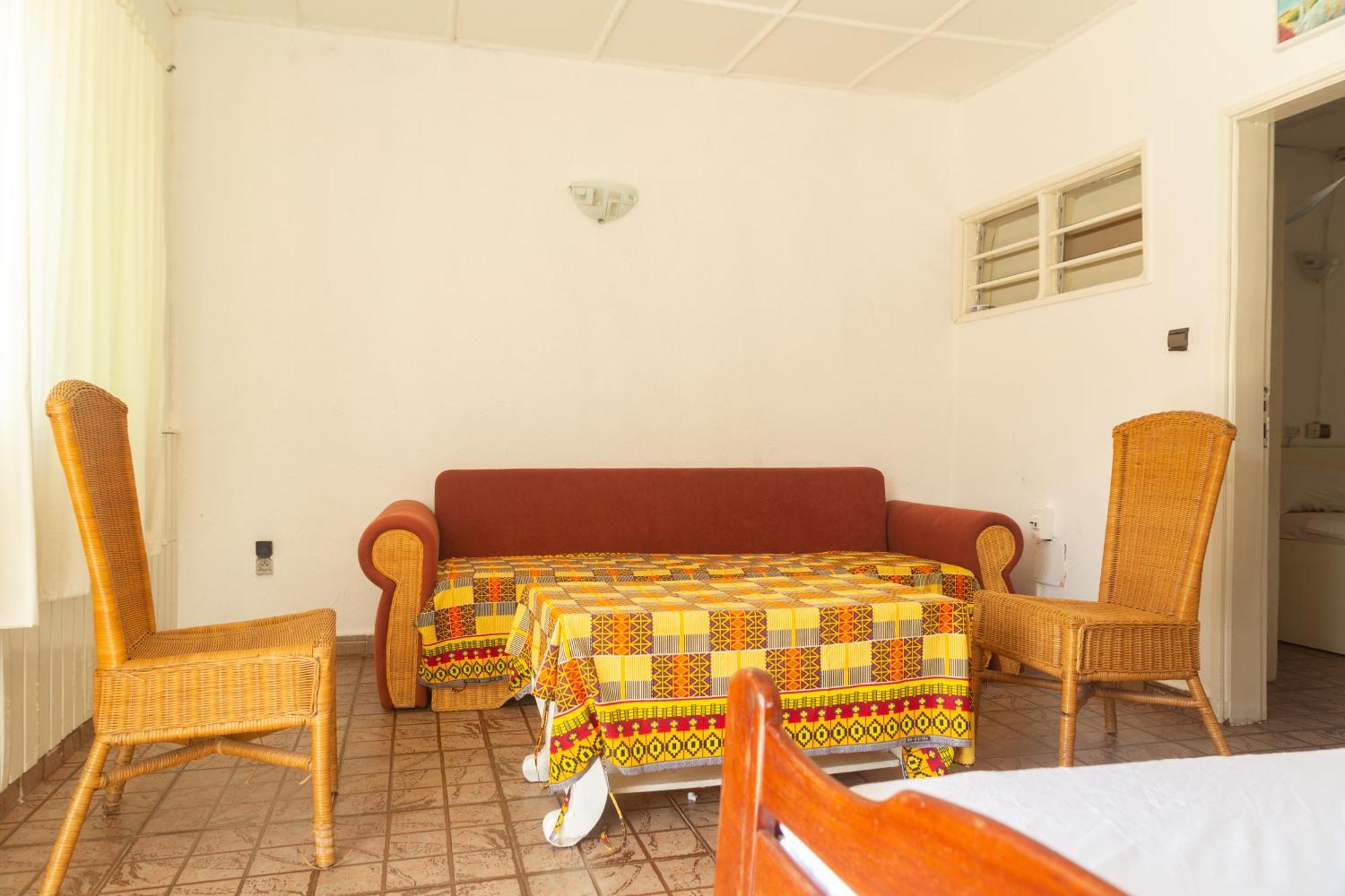 Tahiti Hotel โกโตนู ภายนอก รูปภาพ